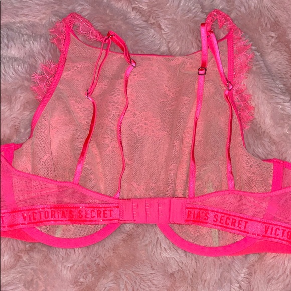 Victoria's Secret Very Sexy Lace High Neck bra - Picture 3 of 7
